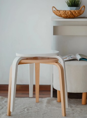 Табурет треугольный