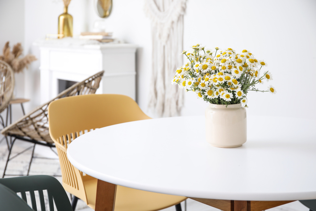 Обеденный стол